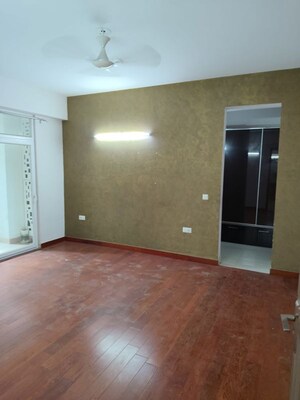 Room in 3.5 BHK Apartment at Parx Laureate, Sector 108 – for Rent