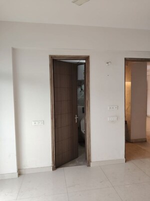 Room in 3.5 BHK Apartment at Parx Laureate, Sector 108 – for Rent