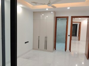 Building Lobby in 2 BHK Builder Floor at Auram Floor, South City 2 – for Rent