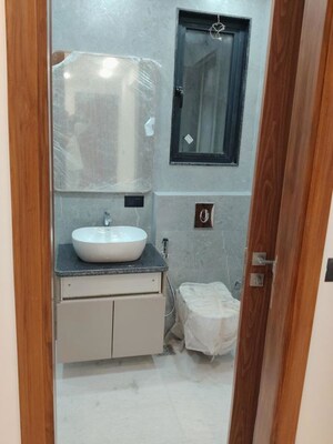 Bathroom in 2 BHK Builder Floor at Auram Floor, South City 2 – for Rent