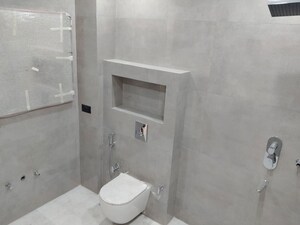 Bathroom in 2 BHK Builder Floor at Auram Floor, South City 2 – for Rent