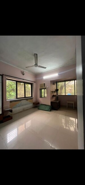 Room in 1 BHK Apartment at Hind Mansion Apartments, Mahim West – for Rent