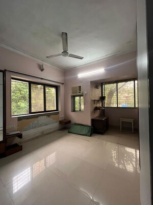 Room in 1 BHK Apartment at Hind Mansion Apartments, Mahim West – for Rent