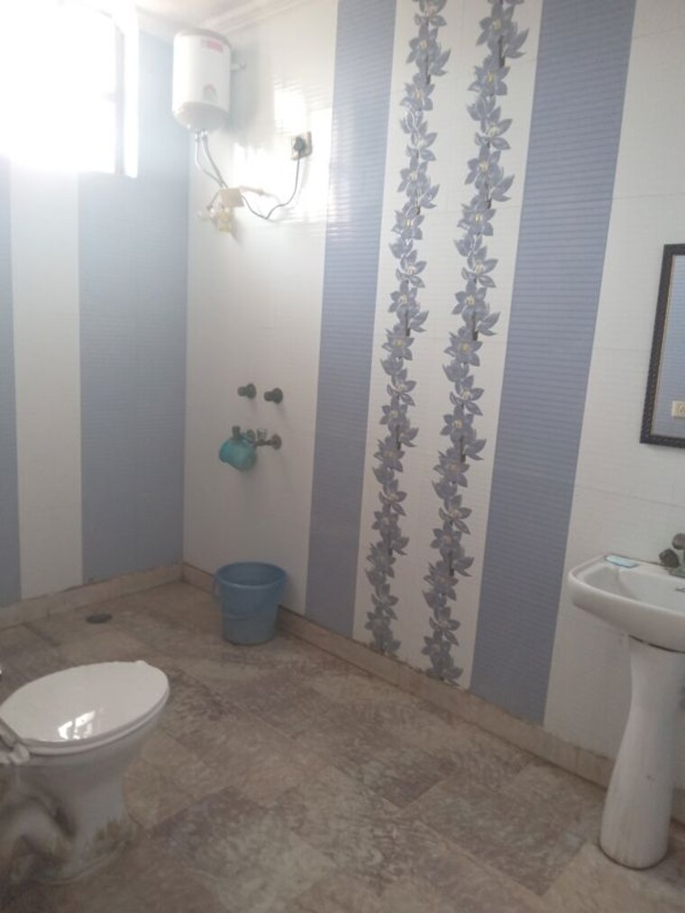 Washroom, sector 92 6+ Bedroom 300 Sq.Mt. Independent House In Sector 92 Noida 10678874