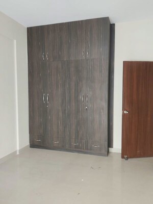 Furnished Amenities in 2 BHK Apartment at Mahagun Moderne, Sector 78 – for Rent