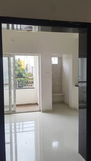 Room in 3 BHK Apartment at Golden Tulip Kondapur, Kondapur – for Sale