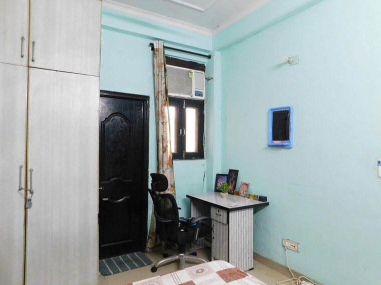 Bedroom, sector 23 3 Bedroom 1500 Sq.Ft. Builder Floor In Sector 23 Noida 10678888