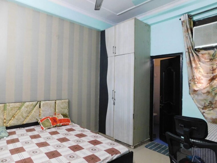 Bedroom, sector 23 3 Bedroom 1500 Sq.Ft. Builder Floor In Sector 23 Noida 10678888