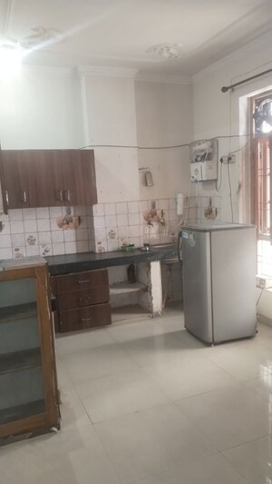 Kitchen in 2 BHK Builder Floor at Gomti Nagar – for Rent