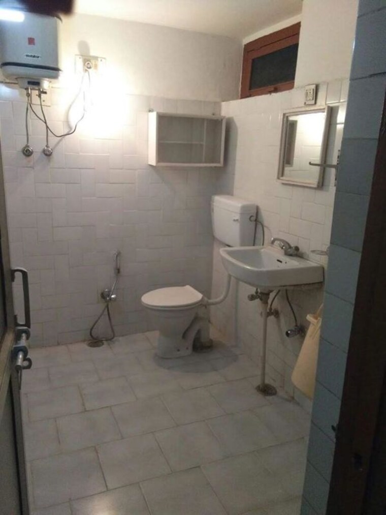 Bathroom, gomti nagar 2 Bedroom 2152 Sq.Ft. Builder Floor In Gomti Nagar Lucknow 10678903