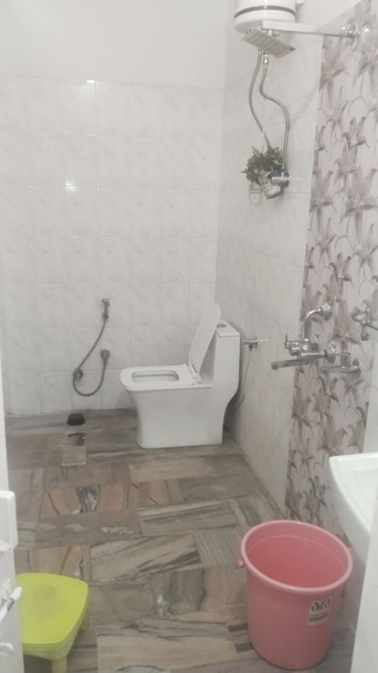 Bathroom, gomti nagar 2 Bedroom 1100 Sq.Ft. Builder Floor In Gomti Nagar Lucknow 10678906