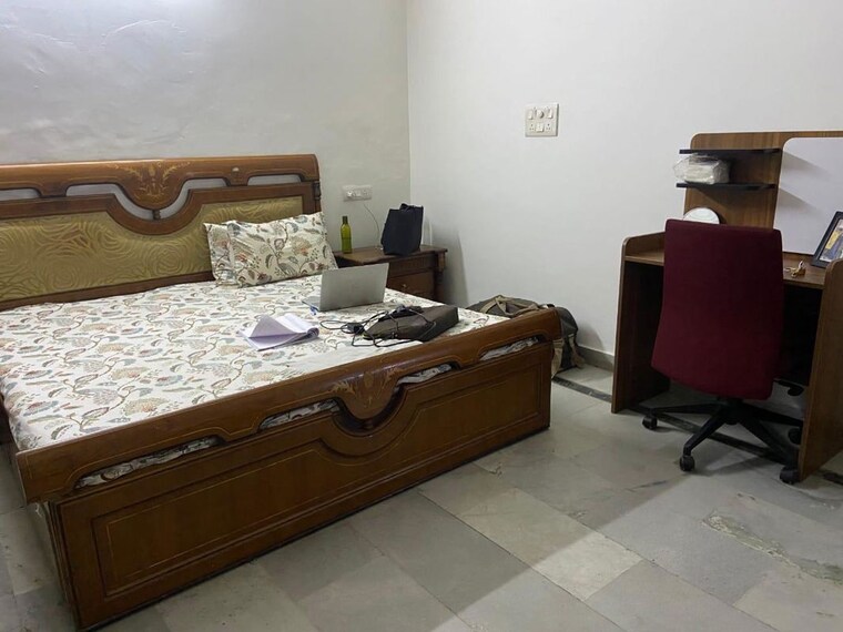 Living Room, huda-market 3 Bedroom 2200 Sq.Ft. Builder Floor In Sector 31 Gurgaon 10678913