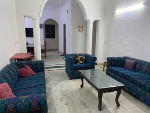 Team Area in 3 BHK Builder Floor at Huda Market, Sector 31 – for Rent
