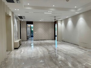 Room in 4 BHK Builder Floor at Sushant Lok 2, Sector 57 – for Sale