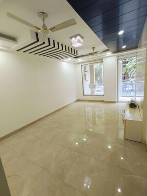 Room in 3 BHK Builder Floor at Sector 40 – for Rent