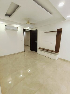 Room in 3 BHK Builder Floor at Sector 40 – for Rent