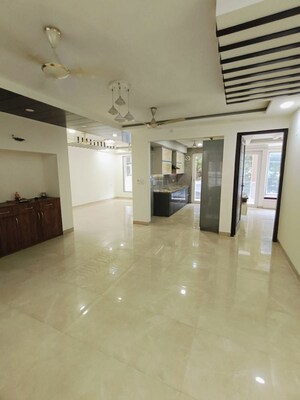 Room in 3 BHK Builder Floor at Sector 40 – for Rent