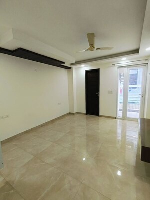 Room in 3 BHK Builder Floor at Sector 40 – for Rent