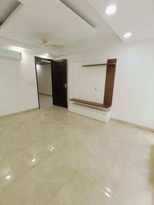 Room in 3 BHK Builder Floor at Sector 40 – for Rent
