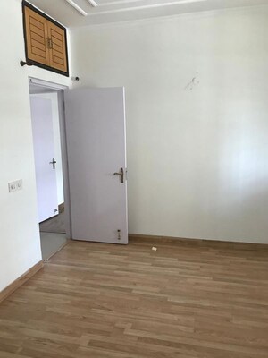 Room in 3 BHK Builder Floor at South City 2 – for Rent