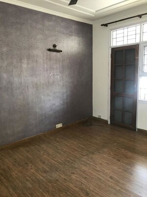 Room in 3 BHK Builder Floor at South City 2 – for Rent