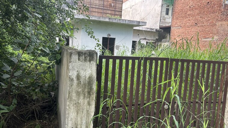 Balcony, sector 100  200 Sq.Mt. Plot In Sector 100 Noida 10678925