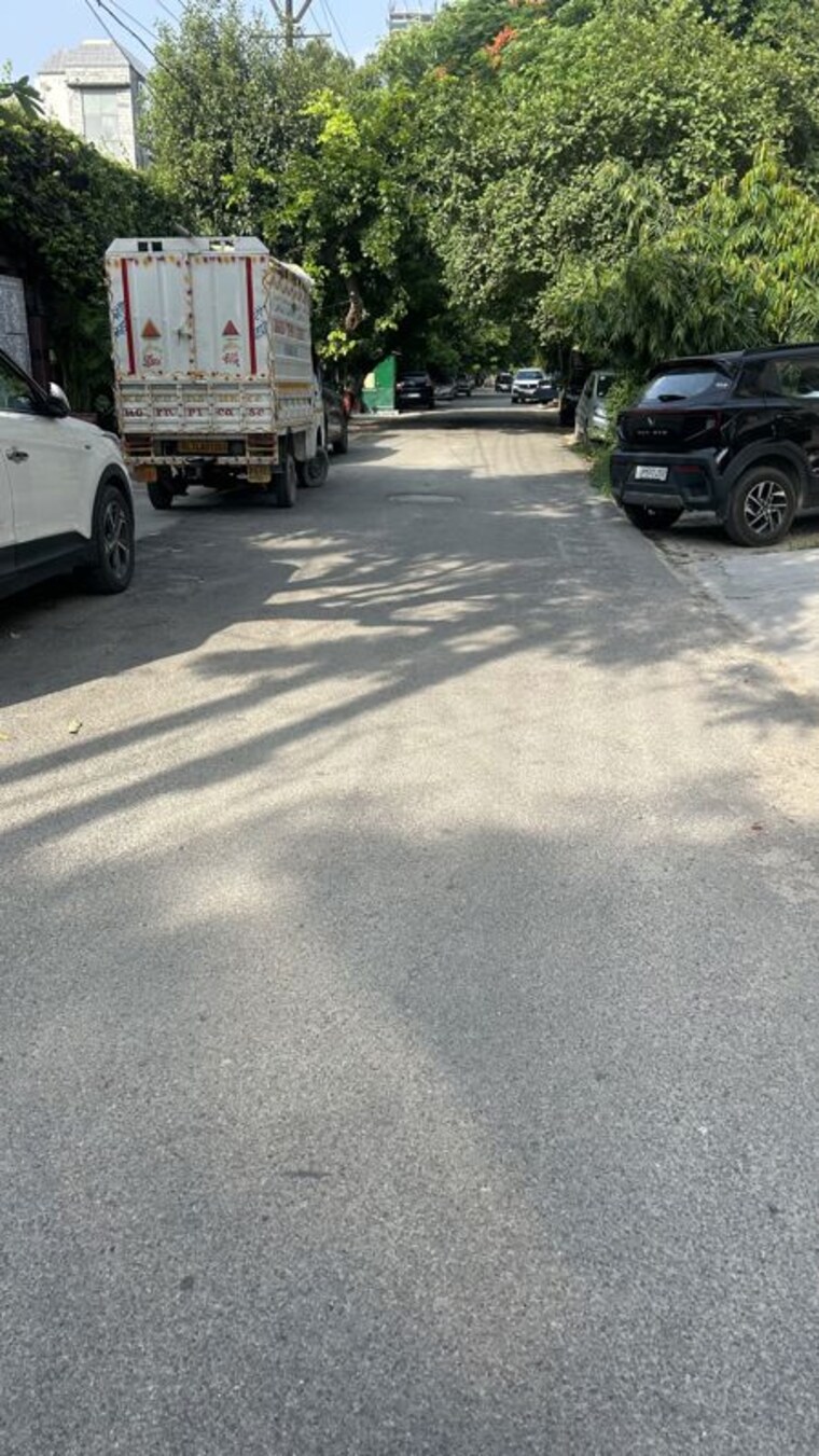  Parking, sector 100  200 Sq.Mt. Plot In Sector 100 Noida 10678925