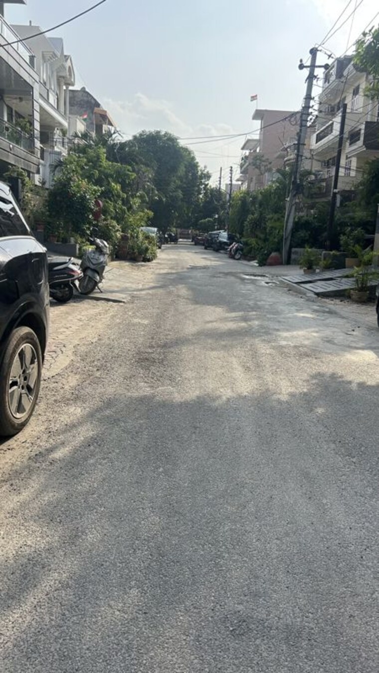  Parking, sector 100  200 Sq.Mt. Plot In Sector 100 Noida 10678925