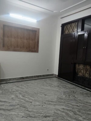 Room in 2 BHK Builder Floor at RWA Apartments Sector 41, Sector 41 – for Rent