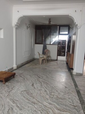 Building Lobby in 2 BHK Builder Floor at RWA Apartments Sector 41, Sector 41 – for Rent
