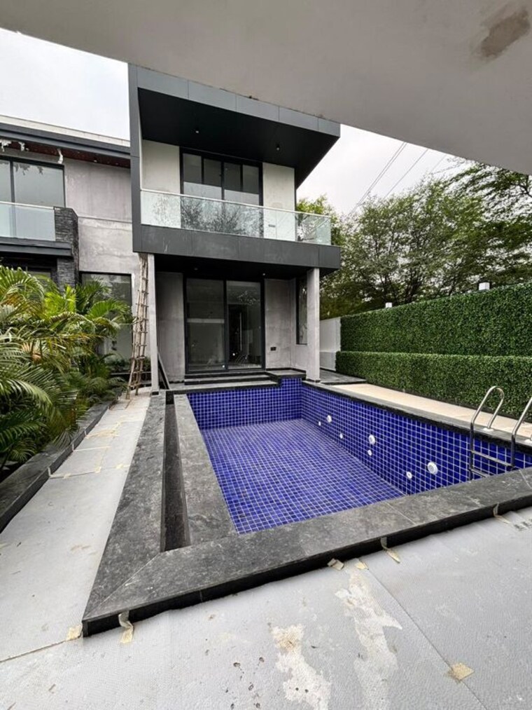 Balcony, dera 5 Bedroom 1200 Sq.Yd. Villa In Dera Delhi 10678938