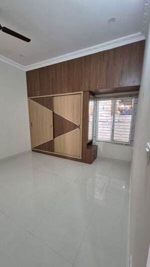 Room in 3 BHK Builder Floor at Nri Layout – for Rent