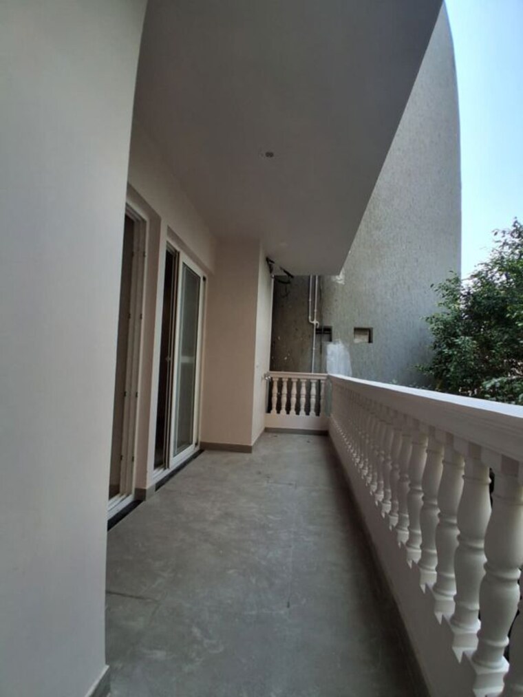 Balcony, vip road 3 Bedroom 1800 Sq.Ft. Builder Floor In Vip Road Zirakpur 10678960