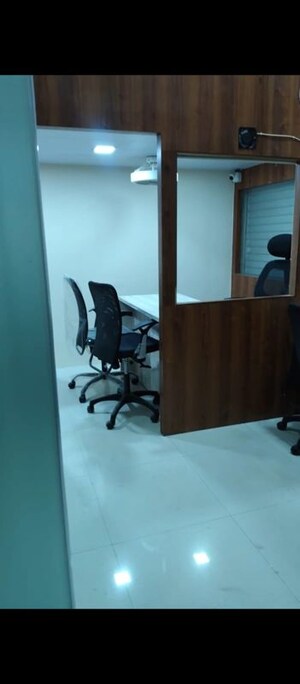  Office Space For Rent in Express Zone, Malad East