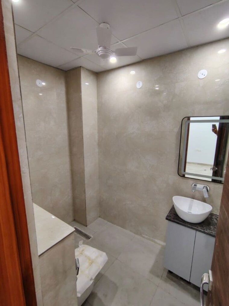 Bathroom, ansal-plaza-sector-23 3 Bedroom 4000 Sq.Ft. Builder Floor In Sector 23 Gurgaon 10656050