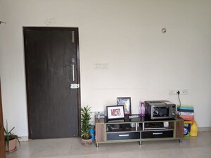 Furnished Amenities in 1 BHK Apartment at Conwood Astoria, Goregaon East – for Rent