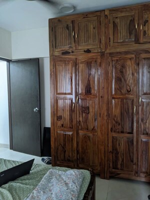 Furnished Amenities in 1 BHK Apartment at Conwood Astoria, Goregaon East – for Rent