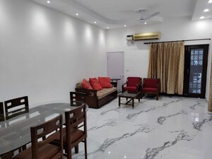 Team Area in 3 BHK Builder Floor at Nehru Enclave – for Rent