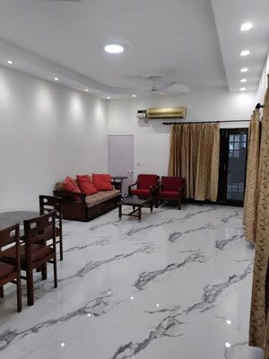 Team Area in 3 BHK Builder Floor at Nehru Enclave – for Rent