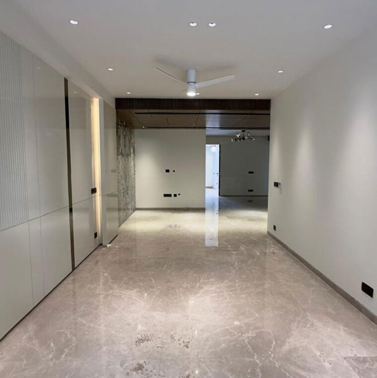 Room, east patel nagar 3 Bedroom 200 Sq.Yd. Builder Floor In East Patel Nagar Delhi 10679053
