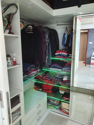 Furnished Amenities in 2 BHK Apartment at DB Woods, Goregaon East – for Rent