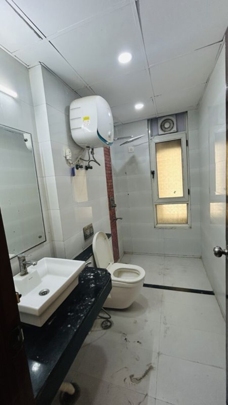 Bathroom, jaypee-greens-kalypso-court 3 Bedroom 2626 Sq.Ft. Apartment In Sector 128 Noida 10679017