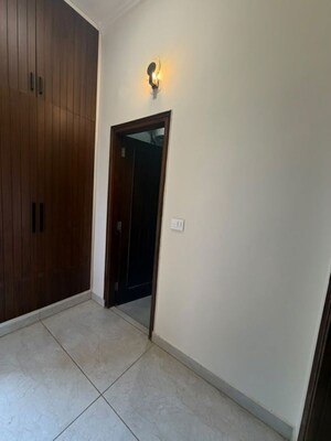 Room in 3 BHK Builder Floor at Sector 14 – for Rent