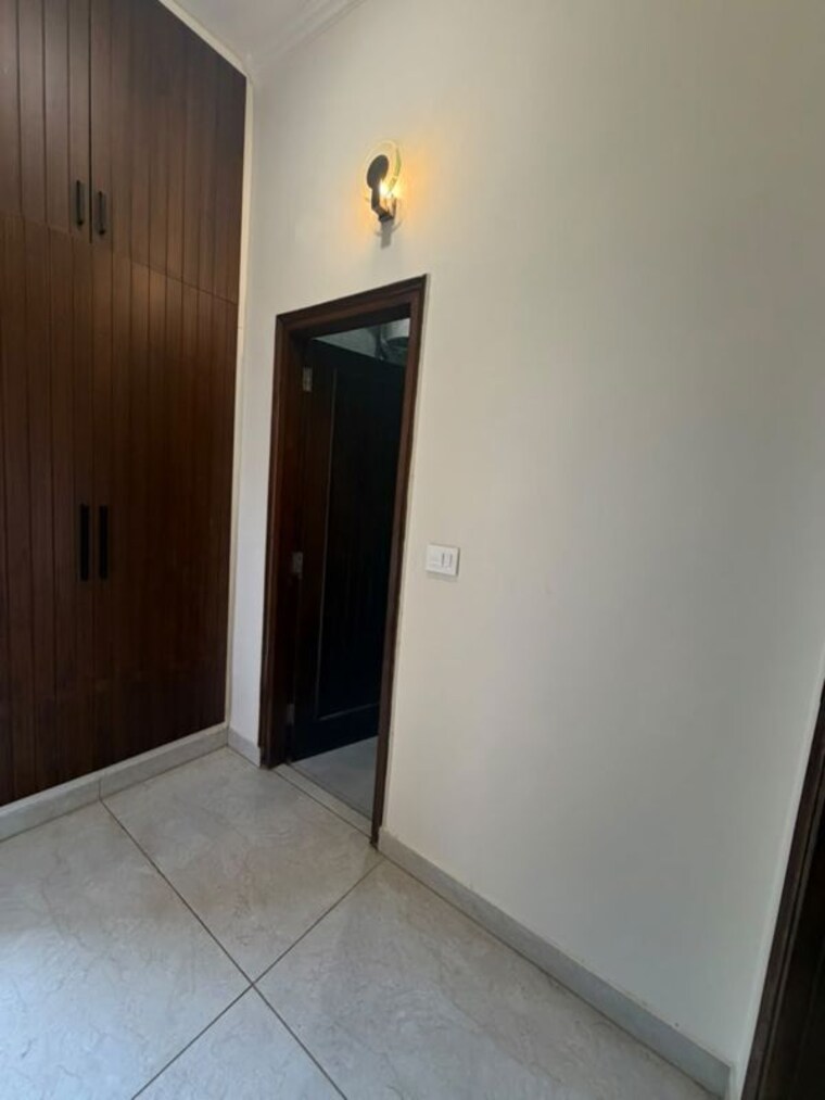 Room, sector 14 3 Bedroom 2000 Sq.Ft. Builder Floor In Sector 14 Gurgaon 10679075