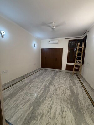 Room in 3 BHK Builder Floor at Sector 14 – for Rent