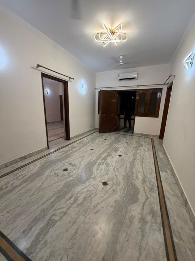Bedroom, sector 14 3 Bedroom 1900 Sq.Ft. Builder Floor In Sector 14 Gurgaon 10679089