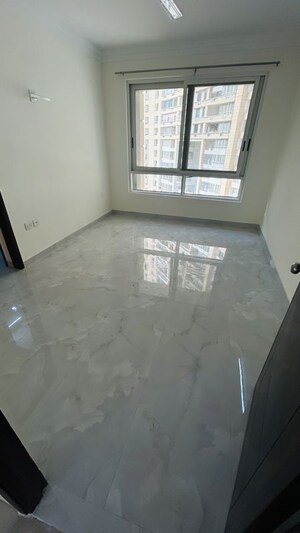 Room in 3.5 BHK Apartment at Jaypee Greens Kalypso Court, Sector 128 – for Rent