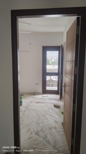 Room in 6 BHK Independent House at Sector 46 – for Rent