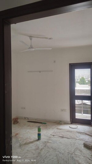 Room in 6 BHK Independent House at Sector 46 – for Rent