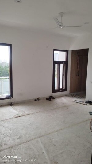 Room in 6 BHK Independent House at Sector 46 – for Rent
